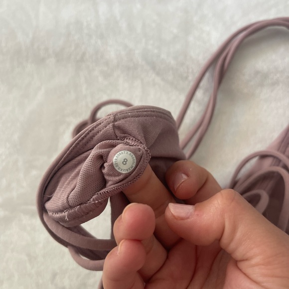 Lululemon Maeve sports bra like new size 8 - Picture 3 of 3